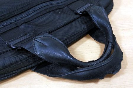 トゥミTUMIの鞄の持ち手の修理2.jpg